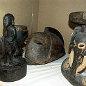 bu magazin021-30 kamerun,holz-figur und -stuhl